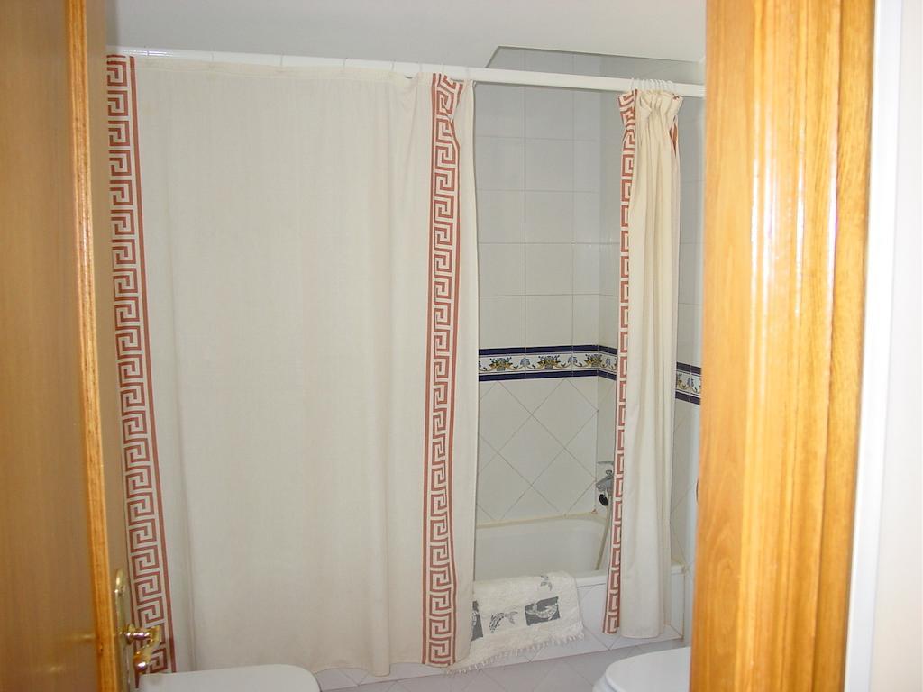 Hostal Restaurante O'Cadaval Frades Exteriör bild